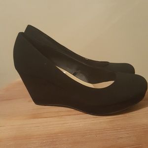 Black Round Toe Platform Pump Kathy